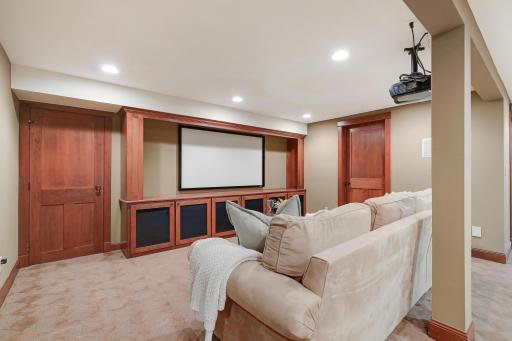 280 Ridgeview Drive E, Wayzata, MN 55391