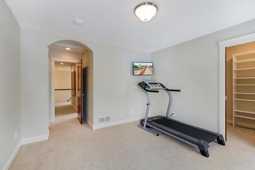 280 Ridgeview Drive E, Wayzata, MN 55391