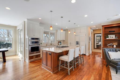 280 Ridgeview Drive E, Wayzata, MN 55391