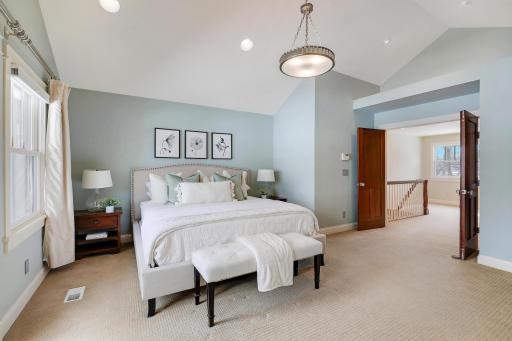 280 Ridgeview Drive E, Wayzata, MN 55391