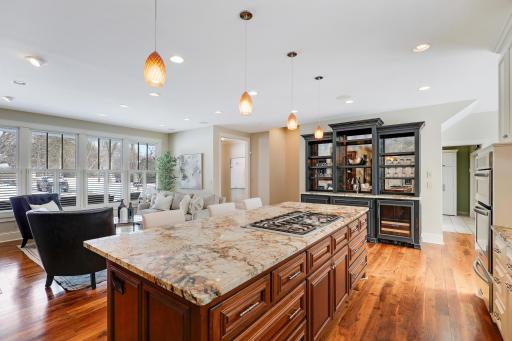 280 Ridgeview Drive E, Wayzata, MN 55391