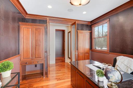 280 Ridgeview Drive E, Wayzata, MN 55391