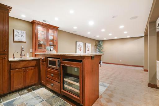 280 Ridgeview Drive E, Wayzata, MN 55391