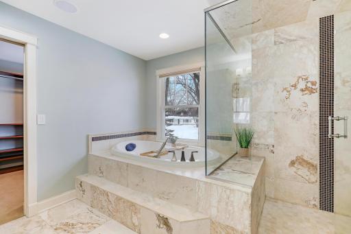 280 Ridgeview Drive E, Wayzata, MN 55391