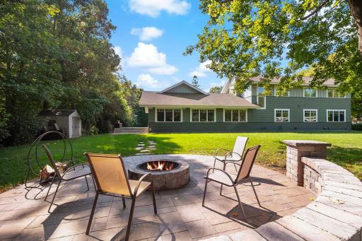Unwind with family & friends around the fire
