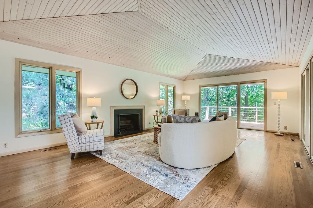 4860 Regents Walk - MLS Sized - 006 - 06 Living Room.jpg