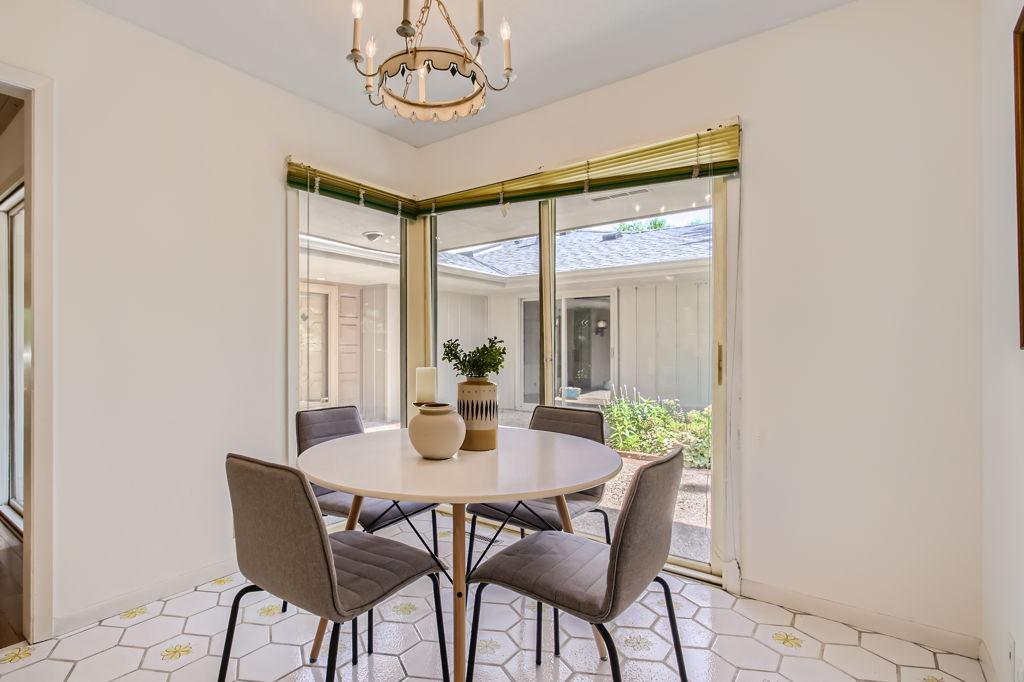 4860 Regents Walk - MLS Sized - 014 - 17 Breakfast Area.jpg