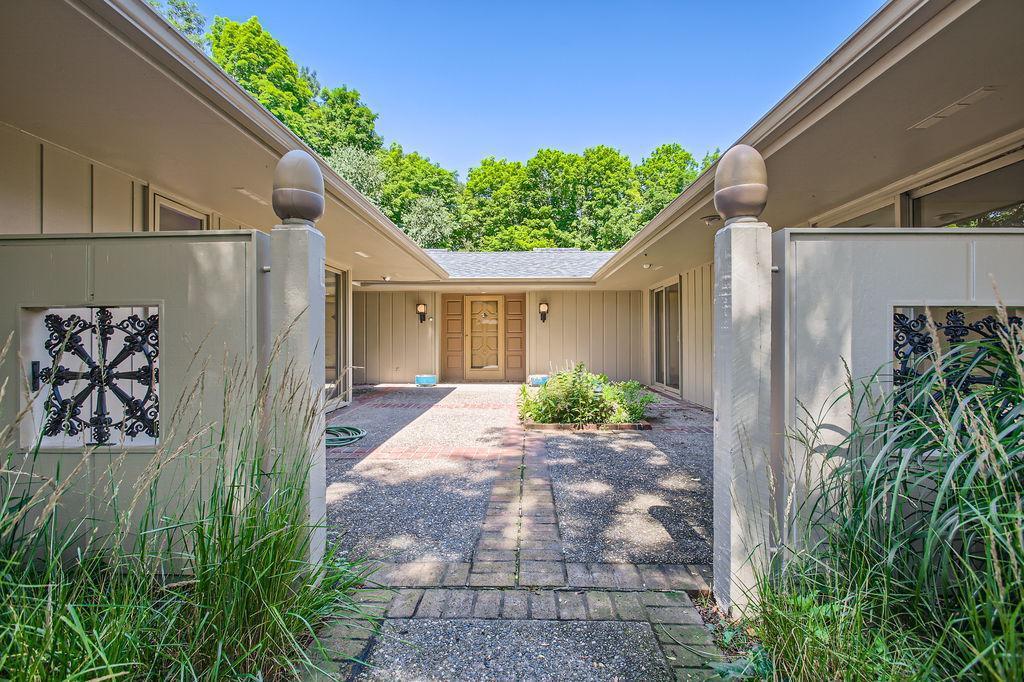 4860 Regents Walk - MLS Sized - 005 - 05 Exterior Front Entry.jpg