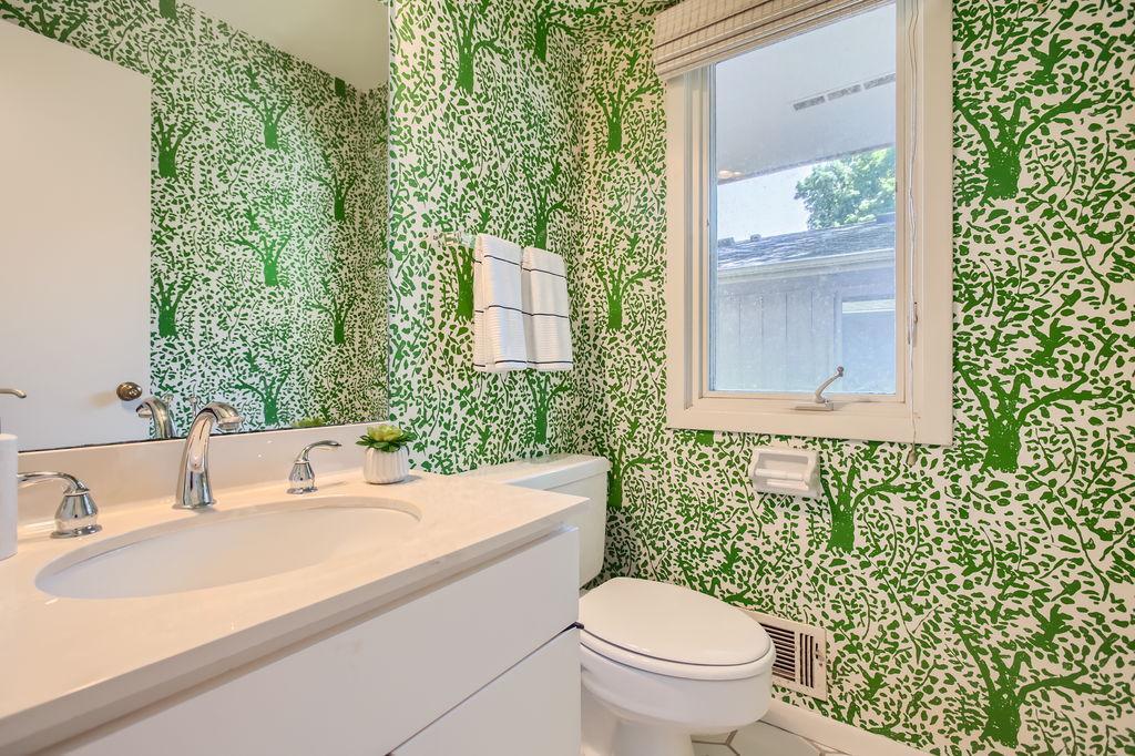 4860 Regents Walk - MLS Sized - 016 - 19 Powder Room.jpg