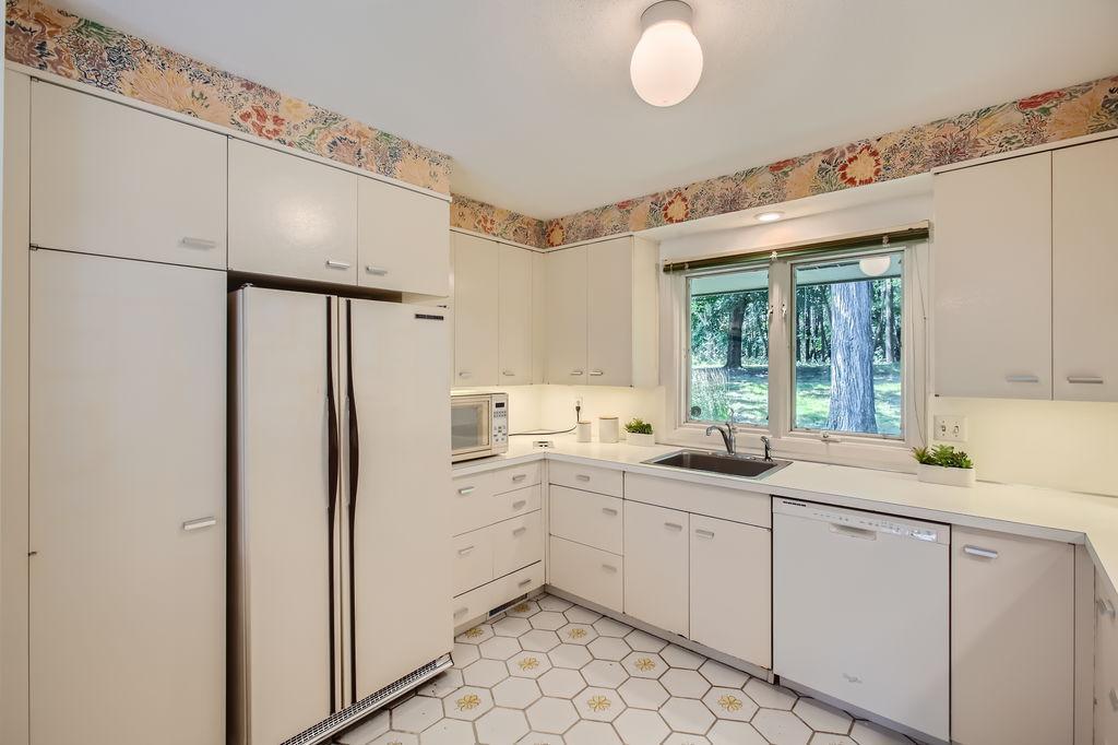 4860 Regents Walk - MLS Sized - 011 - 12 Kitchen.jpg