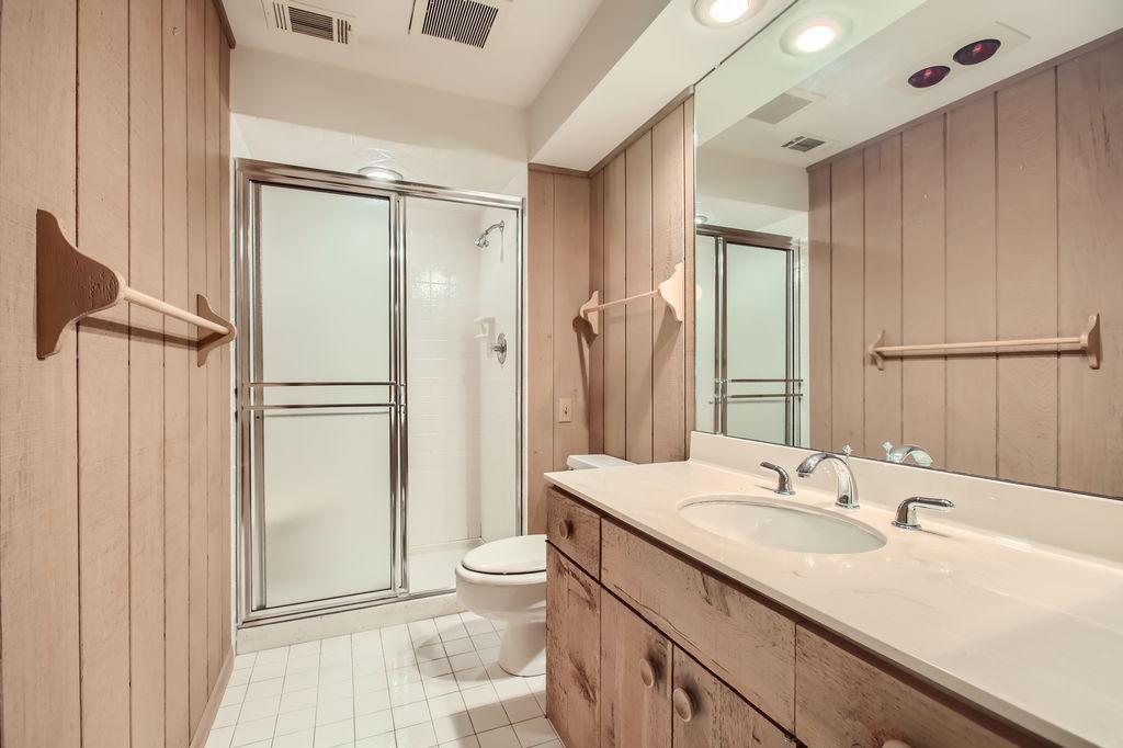 4860 Regents Walk - MLS Sized - 030 - 32 Lower Level Bathroom.jpg