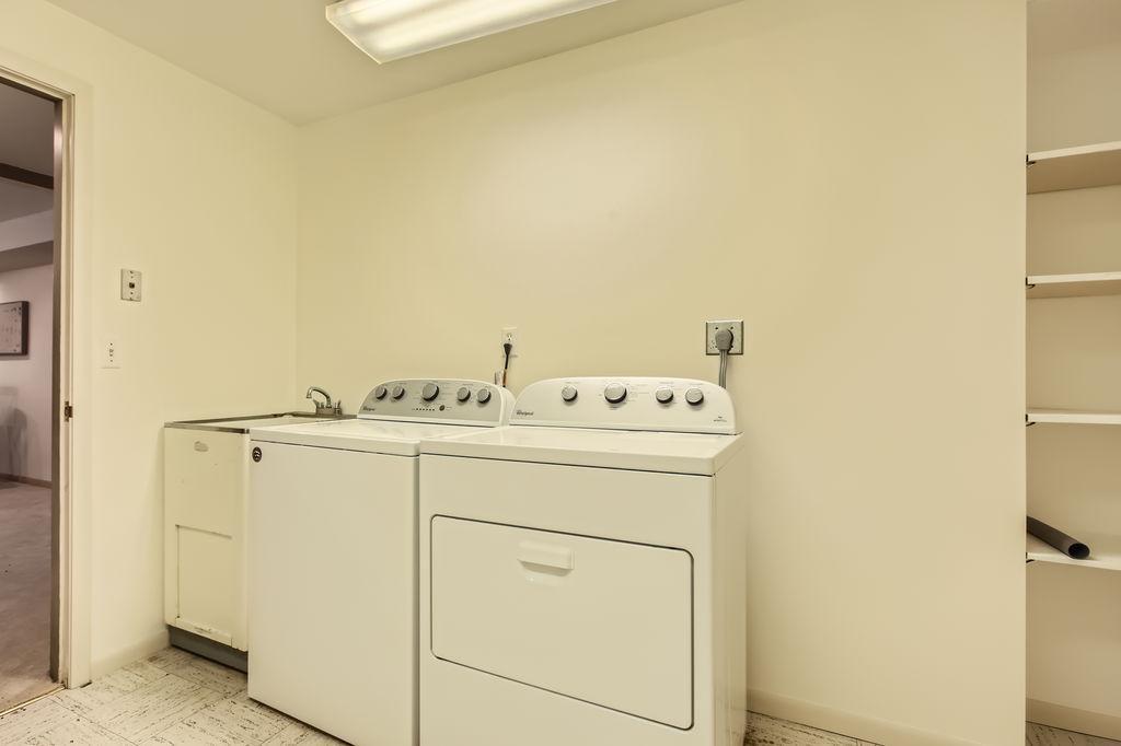 4860 Regents Walk - MLS Sized - 032 - 34 Lower Level Laundry Room.jpg