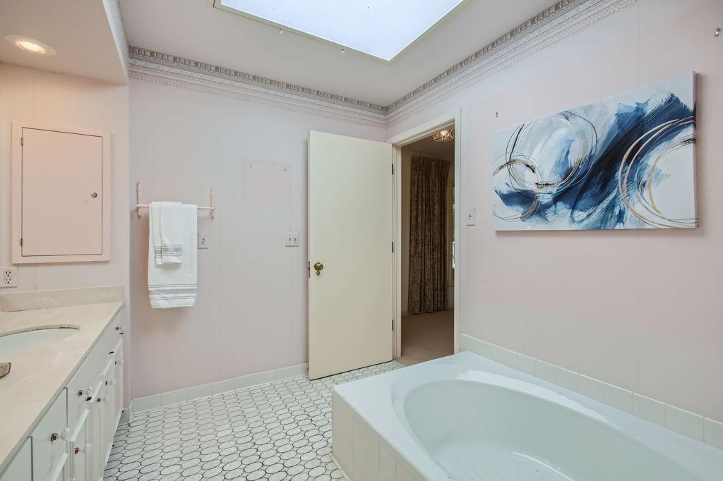 4860 Regents Walk - MLS Sized - 022 - 24 Primary Bathroom.jpg