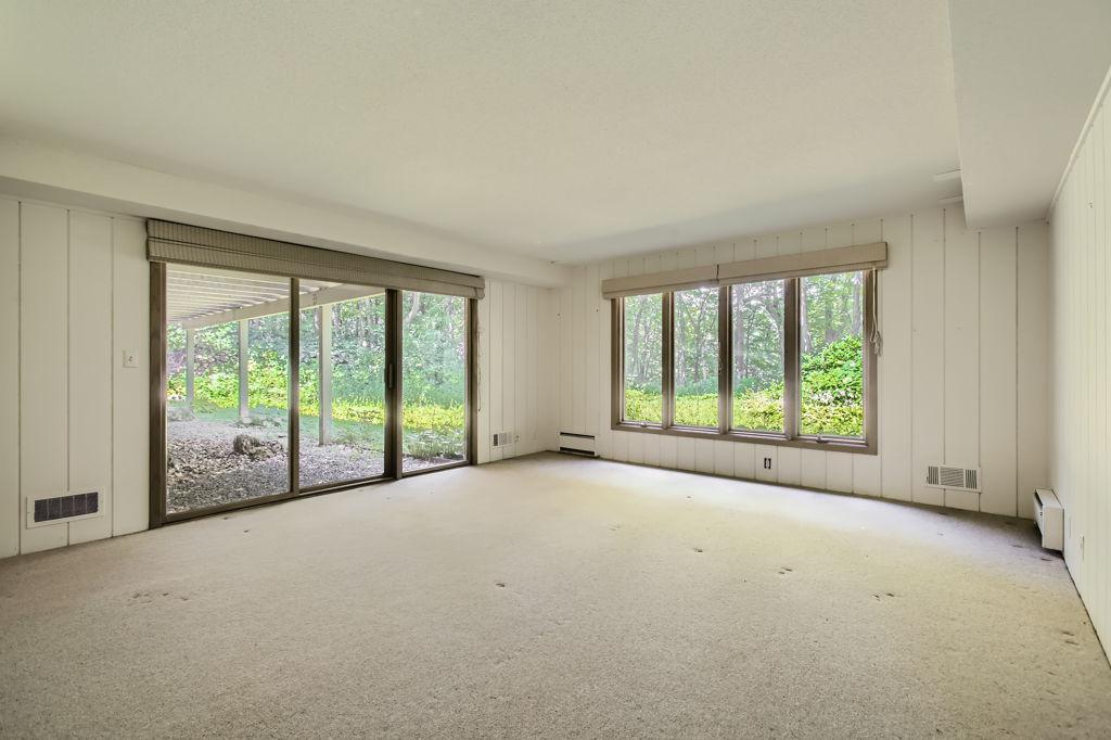 4860 Regents Walk - MLS Sized - 029 - 31 Lower Level Bedroom.jpg