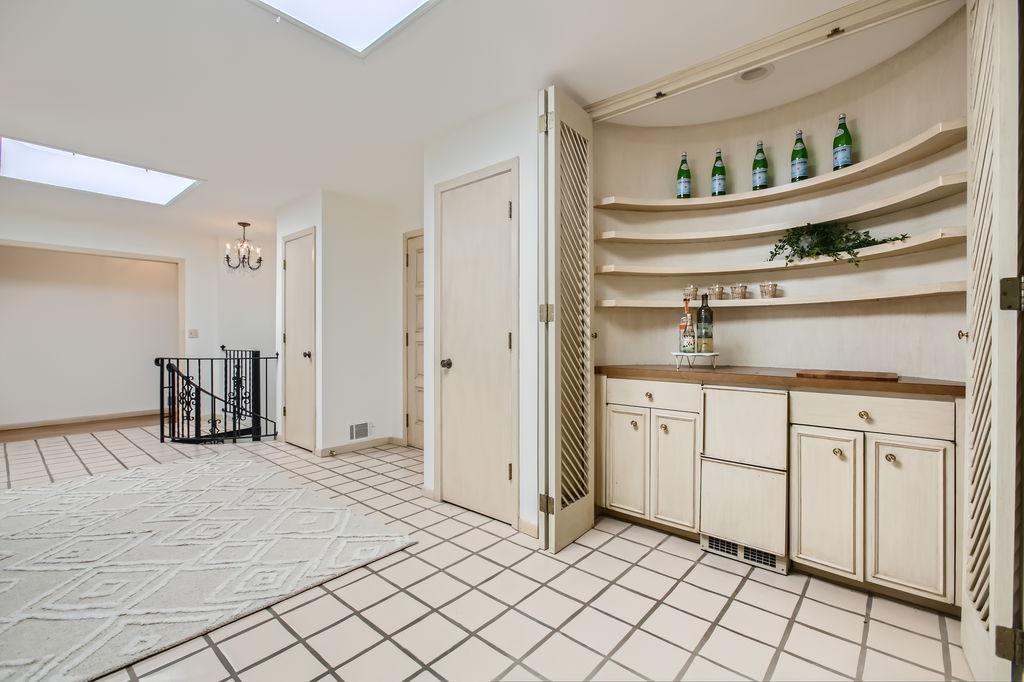 4860 Regents Walk - MLS Sized - 033 - 37 Entry.jpg