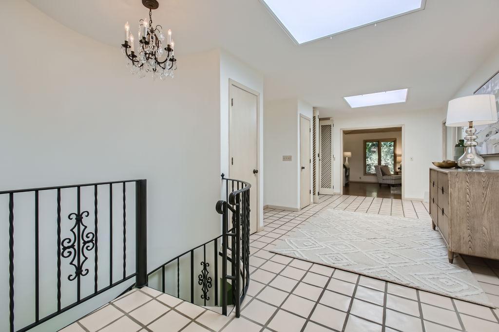 4860 Regents Walk - MLS Sized - 025 - 27 Stairway.jpg
