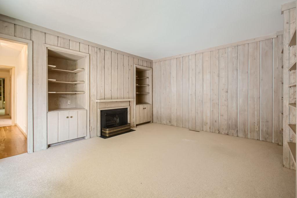 4860 Regents Walk - MLS Sized - 035 - 38 Sitting Room.jpg