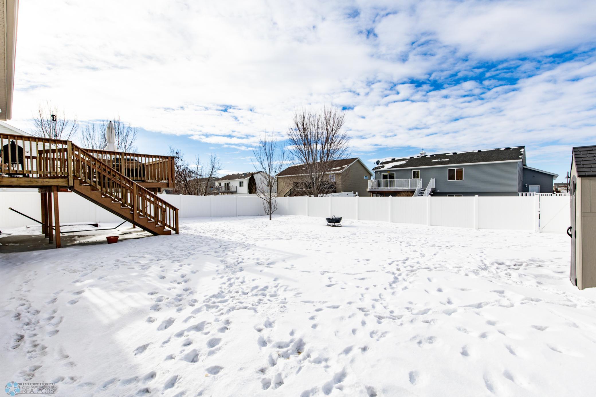 Large, fully fenced yard!