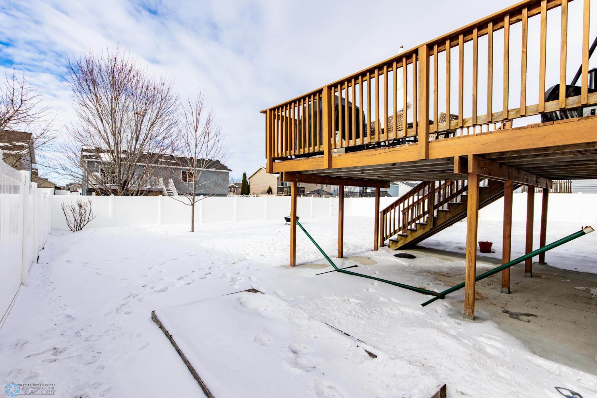 Garden bed + outside storage space