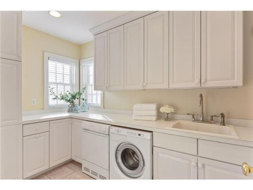 6321 Interlachen Boulevard, Edina, MN 55436