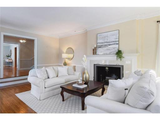 This room gets gorgeous natural light all day