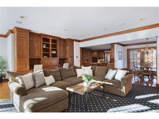 6321 Interlachen Boulevard, Edina, MN 55436