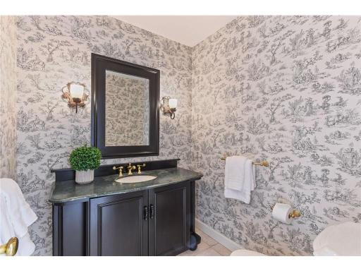 6321 Interlachen Boulevard, Edina, MN 55436