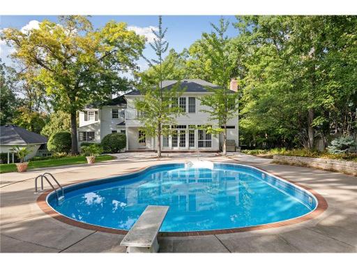 6321 Interlachen Boulevard, Edina, MN 55436