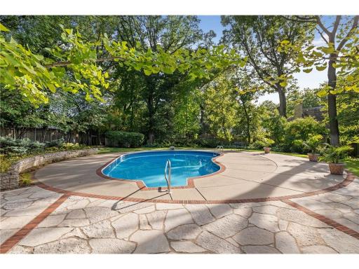 6321 Interlachen Boulevard, Edina, MN 55436