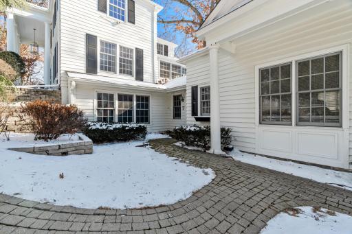 6321 Interlachen Boulevard, Edina, MN 55436
