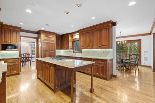 6321 Interlachen Boulevard, Edina, MN 55436