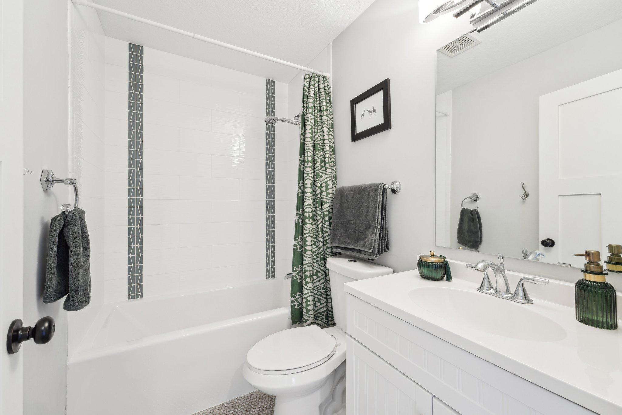 The upper level full bathroom.