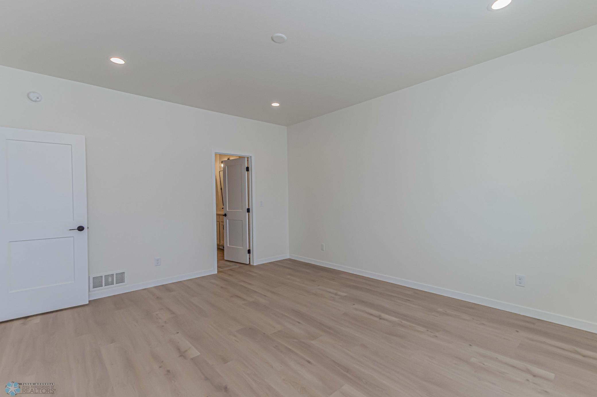 7369 29th St S, Fargo, ND-16.jpg