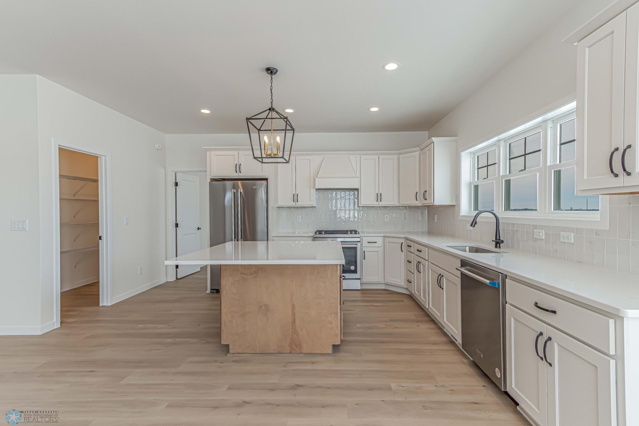 7369 29th St S, Fargo, ND-24.jpg