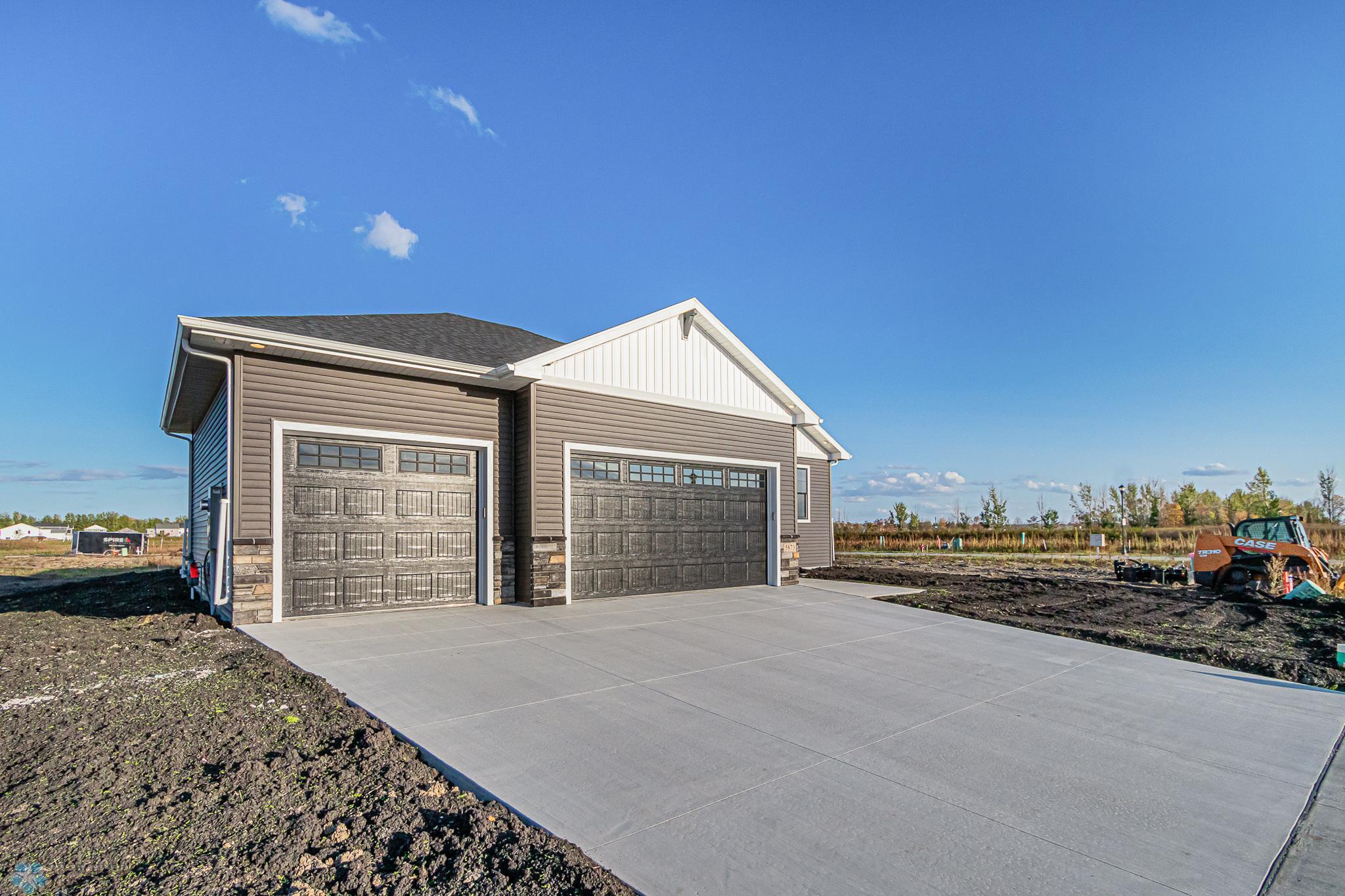 5873 Ellis Drive W, West Fargo, ND 58103-57.jpg