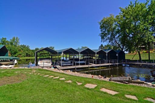 Your lake lifestyle awaits you.