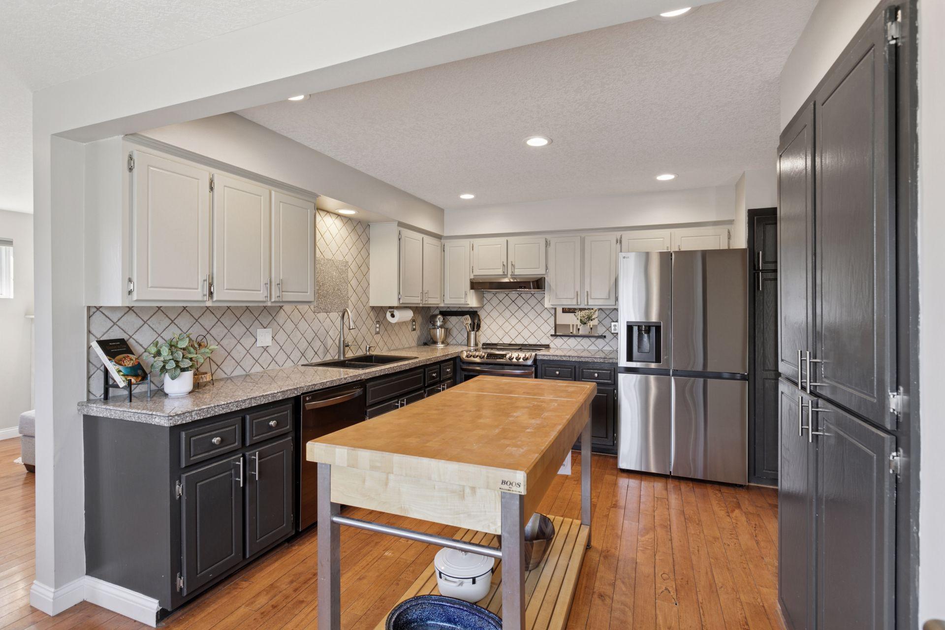 Stunning kitchen with tile backsplash