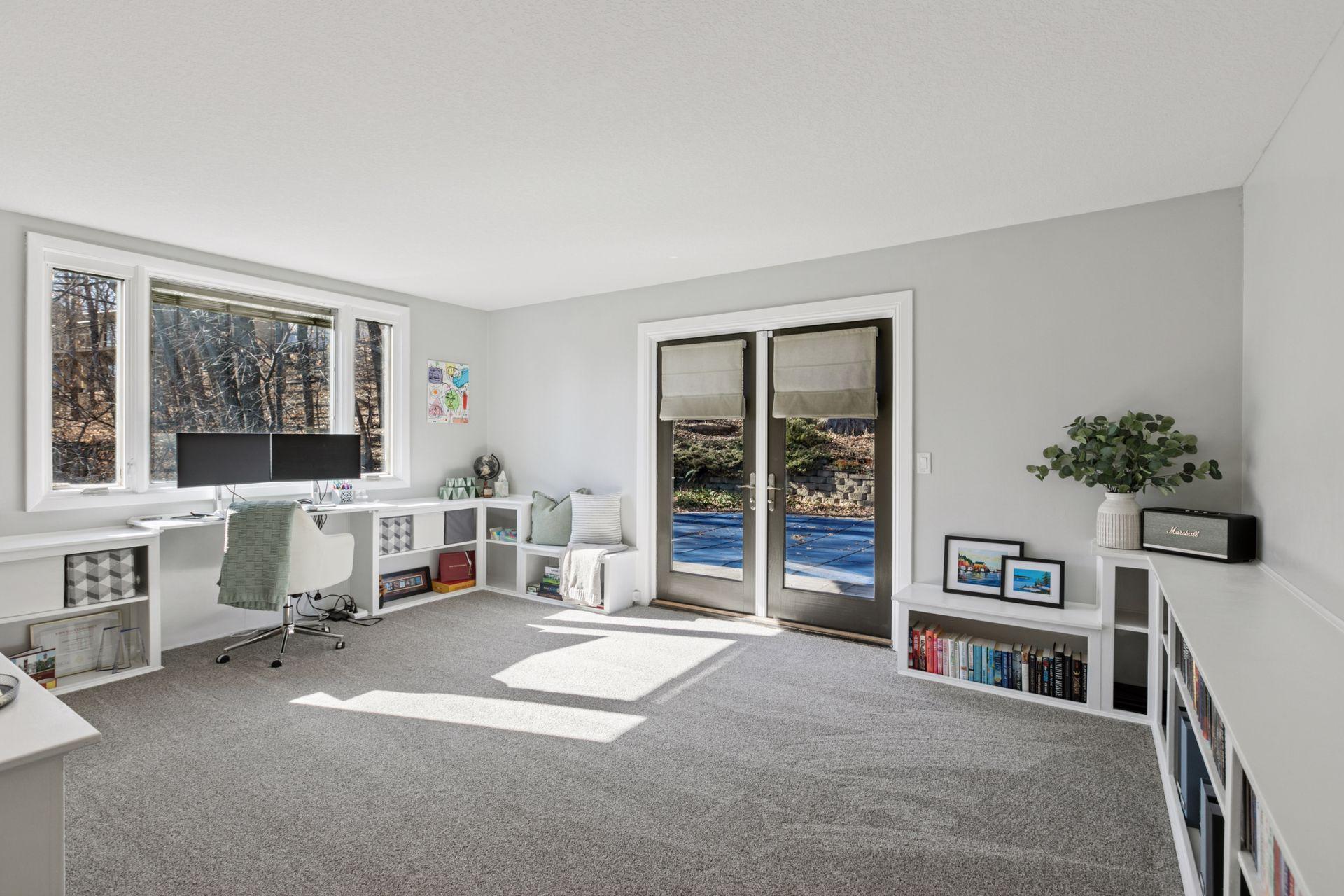 Upper level living room that walks out onto the patio