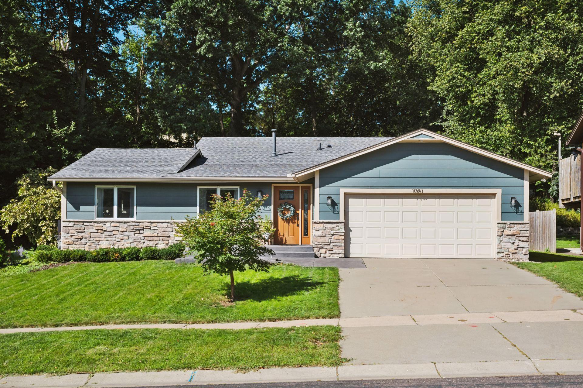 Welcome to 7351 Niagara Lane N