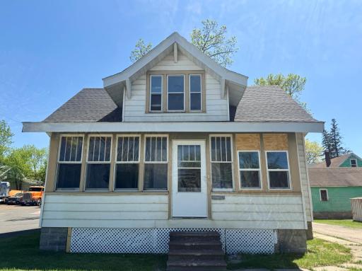 606 SE Litchfield Avenue, Willmar, MN 56201