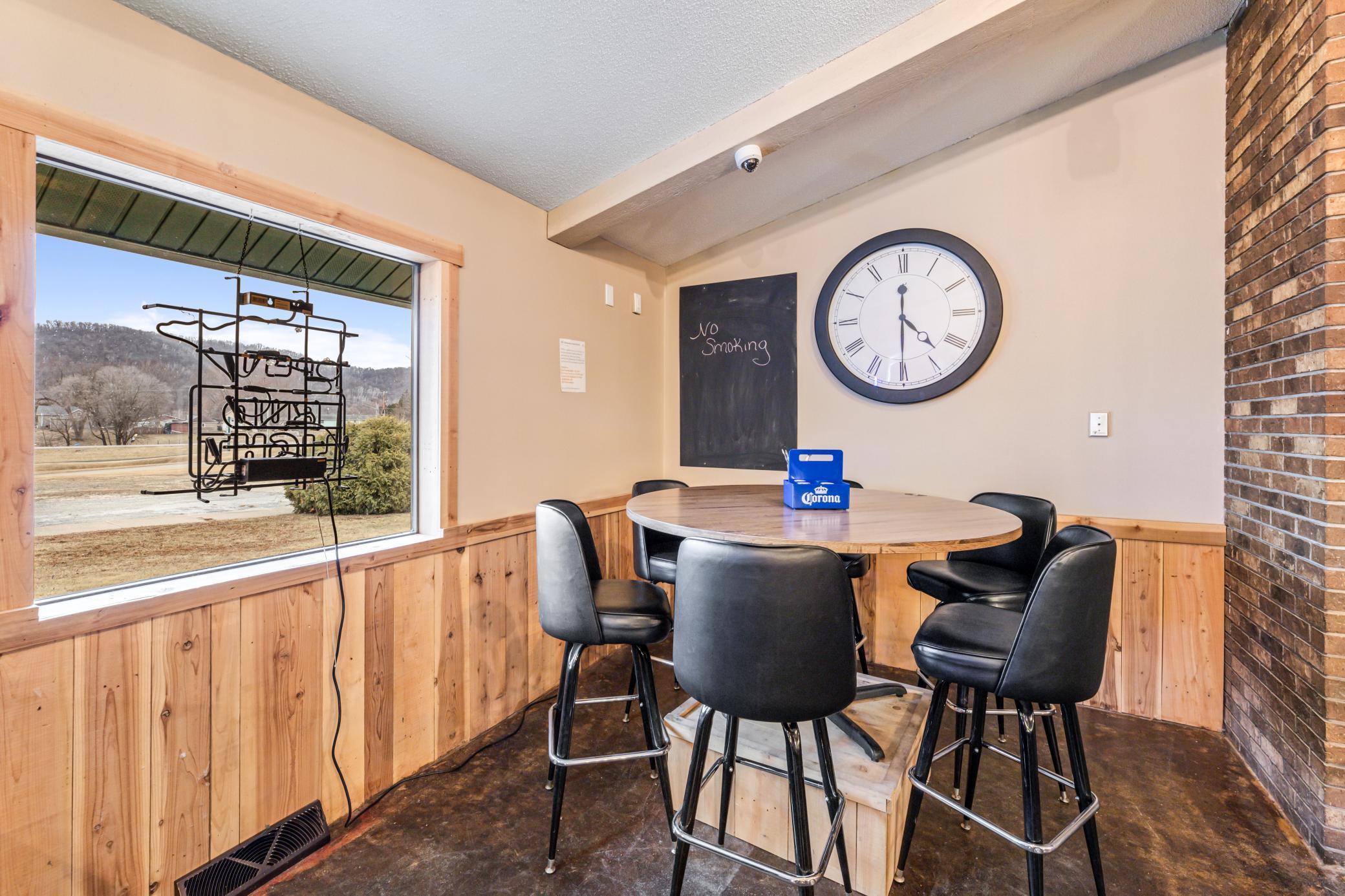 401 Rolling View Dr (7).jpg