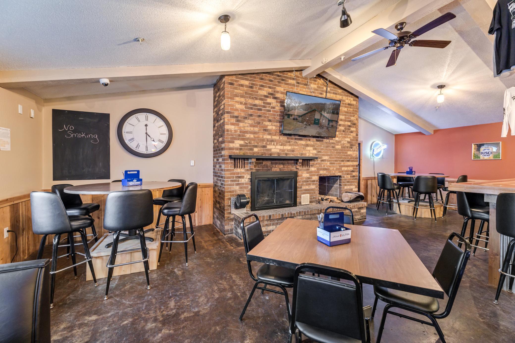 401 Rolling View Dr (6).jpg