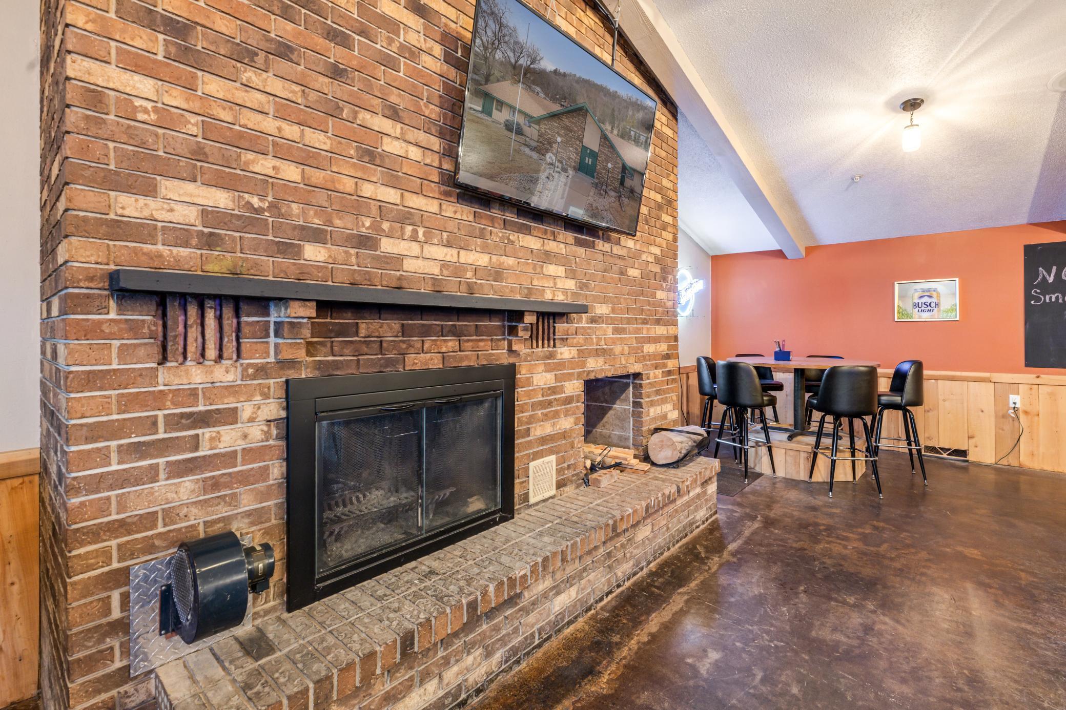 401 Rolling View Dr (8).jpg