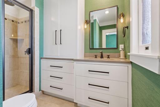 1700 Dupont Avenue S, Minneapolis, MN 55403