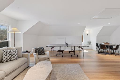 1700 Dupont Avenue S, Minneapolis, MN 55403