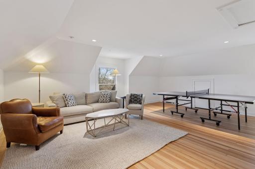 1700 Dupont Avenue S, Minneapolis, MN 55403
