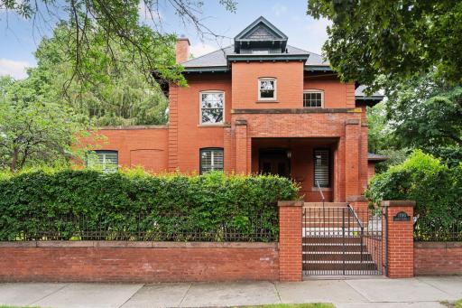 1700 Dupont Avenue S, Minneapolis, MN 55403