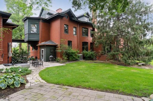 1700 Dupont Avenue S, Minneapolis, MN 55403