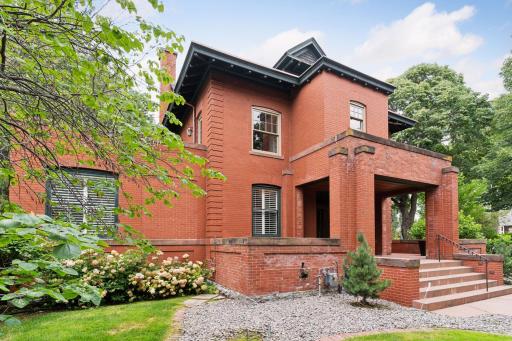 1700 Dupont Avenue S, Minneapolis, MN 55403