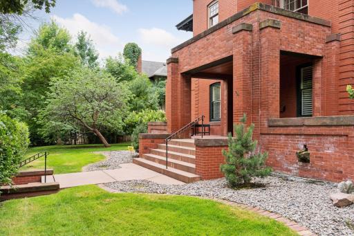 1700 Dupont Avenue S, Minneapolis, MN 55403